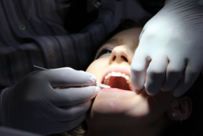 Стоматолог рассказал неожиданные причинах появления проблем полости рта