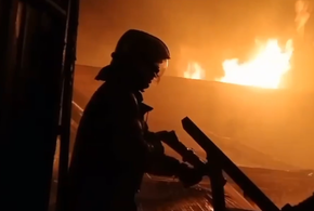 Ночью пожарные тушили мощный пожар на овощебазе в Апшеронском районе Кубани