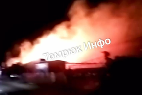 Огонь охватил пять зданий на базе отдыха в Краснодарском крае