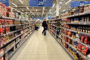 Средства интимной гигиены и шоколадные яйца хотели украсть двое мужчин в Краснодаре