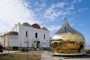 Белокаменное строение возводят вблизи жилого квартала «Белые Росы»