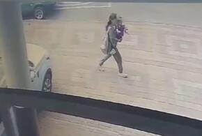 В Краснодаре женщина бросила ребёнка в магазине