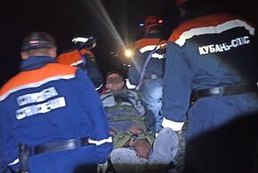 В районе «300 ступеней» в Анапе мужчина сорвался с обрыва и упал на каменистый пляж