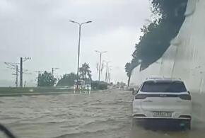 В Сочи затопило трассу по направлению к Адлеру