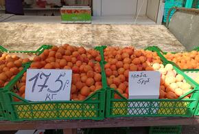 Что почем в Анапе: местные блогеры показали цены на ягоды и фрукты на рынке
