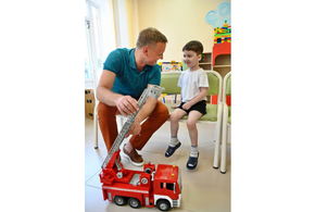 Мальчика, который был найден при странных обстоятельствах, навестил глава Новороссийска