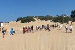 На пляже Анапы была объявлена авиационная опасность