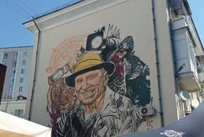 Портрет известного телеведущего и зоолога Николая Дроздова украсил стену дома в Туапсе