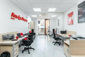 Уютное пространство оборудовано всем необходимым для сотрудников и клиентов