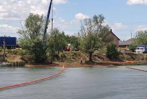 Реку Кубань  между Краснодаром  и Адыгеей перегородили странными водоплавающими конструкциями