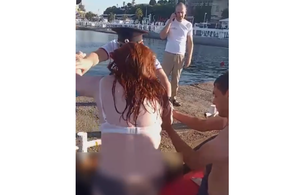 В Сочи пьяная туристка уснула в море и провела лежа на буйках целую ночь