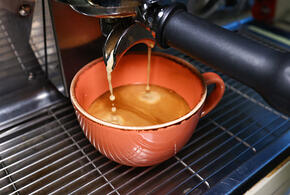 Военные корабли РФ прибыли на Кубу, Мосбиржа прекратила торги долларом и евро: что произошло, пока вы спали