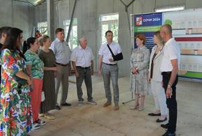 Мэр Сочи появился на работе с черной повязкой на руке