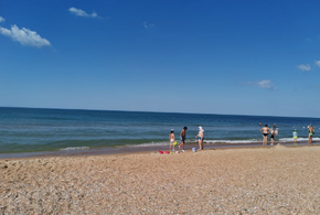 На строительство курорта «Новая Анапа» хватит 461 млрд руб., из которых 309 млрд руб. — это частные инвестиции. Об этом на Кавказском инвестиционном форуме рассказала заместитель гендиректора АО «Корпорация Туризм.РФ» Елена Федорова.  А ведь ранее на «Новую Анапу» собирались потратить 560 млрд руб.  На курорте «Новая Анапа» будет построено 15,3 тыс. новых гостиничных номеров 3, 4 и 5 звезд, а также вся инфраструктура.  Уже разработан мастер-план курорта. 100 инвестиционных лотов будут предложены инвесторам.