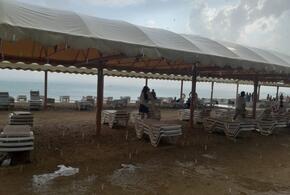 Обещанный синоптиками шторм в Геленджике всё равно застал отдыхающих врасплох