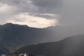 Сильнейшим градом накрыло трассу и окрестности Красной Поляны