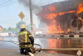 Сотрудникам МЧС удалось локализовать крупный пожар в Динском районе на площади более 1,5 тысяч квадратных метров