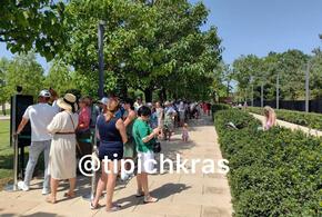 Сжалились над гостями: в парке Галицкого в Краснодаре при входе в Японский сад устанавливают лавочки и навес от солнца