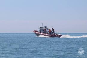 В Сочи сильный ветер унес туристов в море на несколько километров от берега