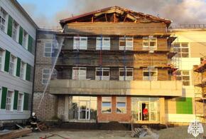 В Тбилисской полыхает здание местной школы