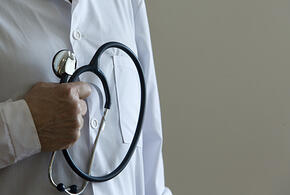 В водоемах Кубани расплодились вредоносные личинки, как защититься от них, рассказал врач