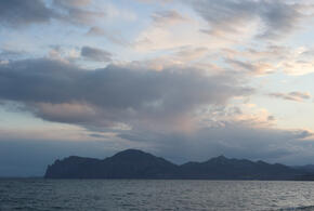 Жителей Новороссийска попросили завтра держаться подальше от бухты