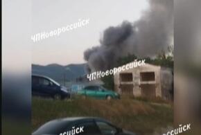  В Новороссийске тушат пожар на территории местной птицефабрики