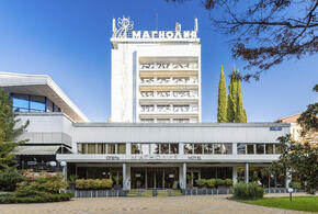 Аппетиты растут: в Сочи в который раз выставили на продажу гостиничный комплекс советских времен