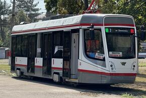 Новые умные трамваи выпустили на линии в Краснодаре, но пассажиров туда не пускают