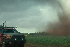 Торнадо по-кубански: пыльный смерч напугал жителей станицы в Красноармейском районе
