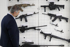 Житель Краснодара получил посылку из США с запчастями от штурмовой винтовки