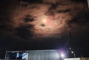 Жителей Краснодара встревожили гул, взрывы и вспышки в небе