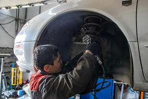 Не могут отремонтировать: владельцы китайских машин, ввезенных параллельным импортом в РФ, столкнулись с неожиданной ситуацией