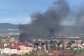 Сразу три жилых дома загорелись в Анапе