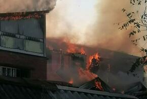 Трехэтажный дом полыхал в Краснодаре в районе ХБК
