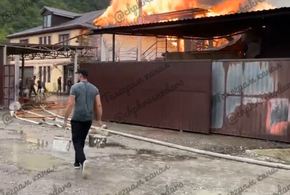 В Туапсинском районе Кубани полыхает частный дом