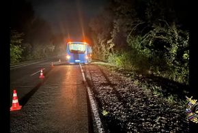 Вахтовый автобус насмерть сбил пешехода на кубанской трассе