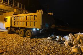 Загрязнённый нефтью грунт вывезли с прибрежной зоны Туапсинского района на спецмашинах 