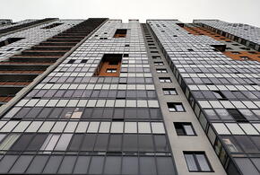 Чтобы заинтересовать покупателей, застройщики вынуждены устраивать акции и распродажи недвижимости