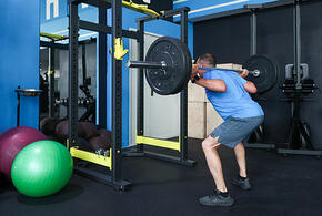 Не перекачаться: врач рассказал об опасных последствиях чрезмерных физических нагрузок