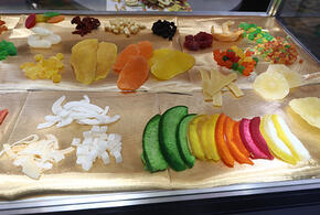 Желание съесть шоколад или печенье может говорить о нехватке в организме важных веществ