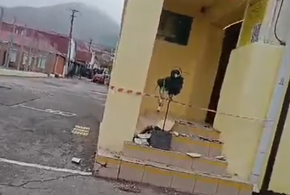 В новороссийской школе дети ходят через черный ход из-за обрушения потолка