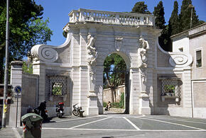 Некоторые хозяева при продаже недвижимости «стесняются» показать свое жилье