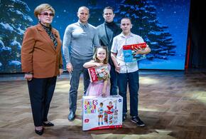 Депутат Гордумы Краснодара Андрей Анашкин с коллегами по городскому парламенту провели праздничный вечер для детей участников СВО