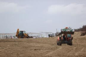 На пляжи Анапы направлена спецтехника из разных районов края