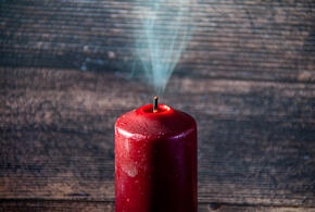 Неожиданную опасность ароматических свечей назвали учёные