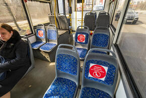 Страшное видео: в Краснодаре водитель маршрутки вёз школьников с открытой дверью, а те вываливались