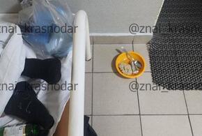 «Ужин для больного стоял на полу»: дочь пациента краснодарской больницы жалуется на плохой уход за ее отцом