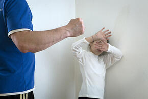 В Адыгее отец с мачехой истязали детей, председатель СК поручил возбудить уголовное дело 