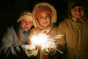 Вплоть до потери зрения: врач рассказал, чем опасны бенгальские огни